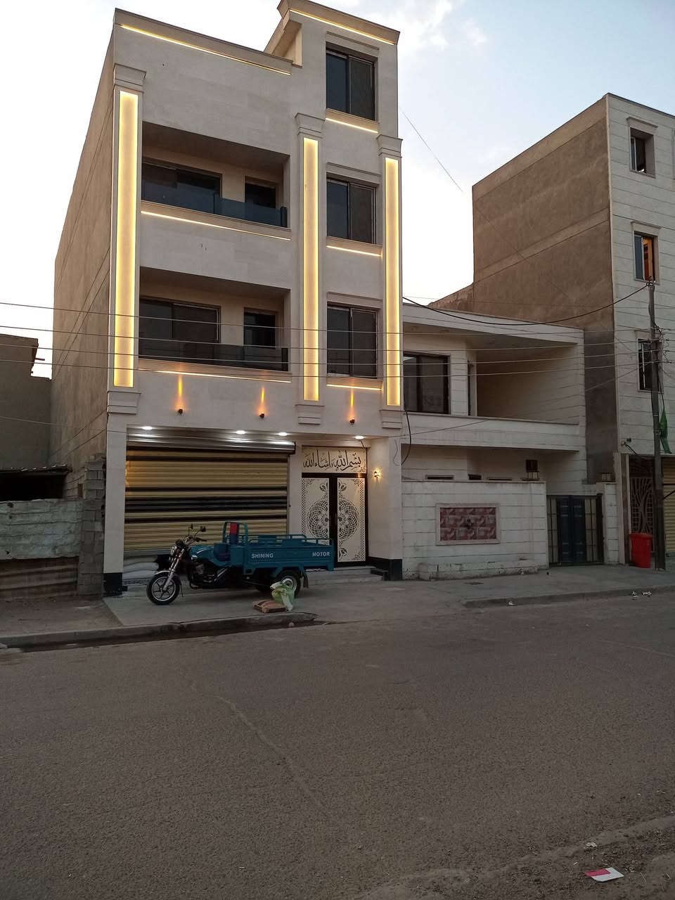 عماره • ٣ شقق • محل تجاري كبير