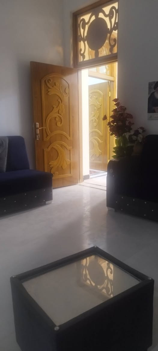 السلام عليكم دار للبيع طابو مساحه 270 ركن يحتوي البيت ثلاث غرف مجمع صحيه داخلي مطبخ حار بارد زائدا تحيات خارجيات كبير المكان قرب المدارس الصينيه الشويلي الاستفسار اتصال على هذا الرقم ***********
