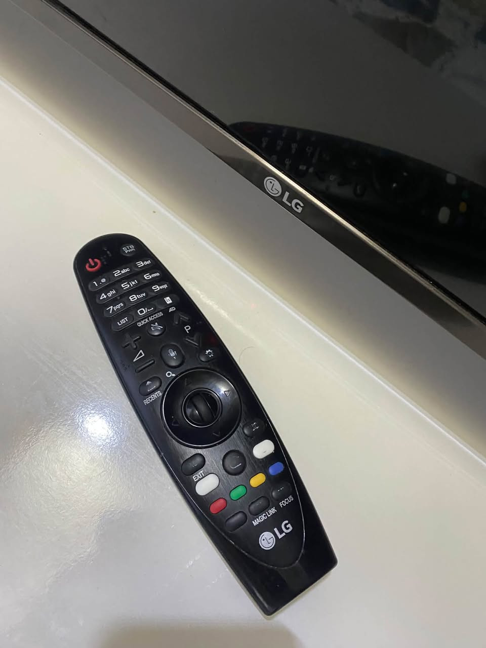 السلام عليكم شاشه Lg حجم 45نضيفه فول انترنت (السعر200) ***********
