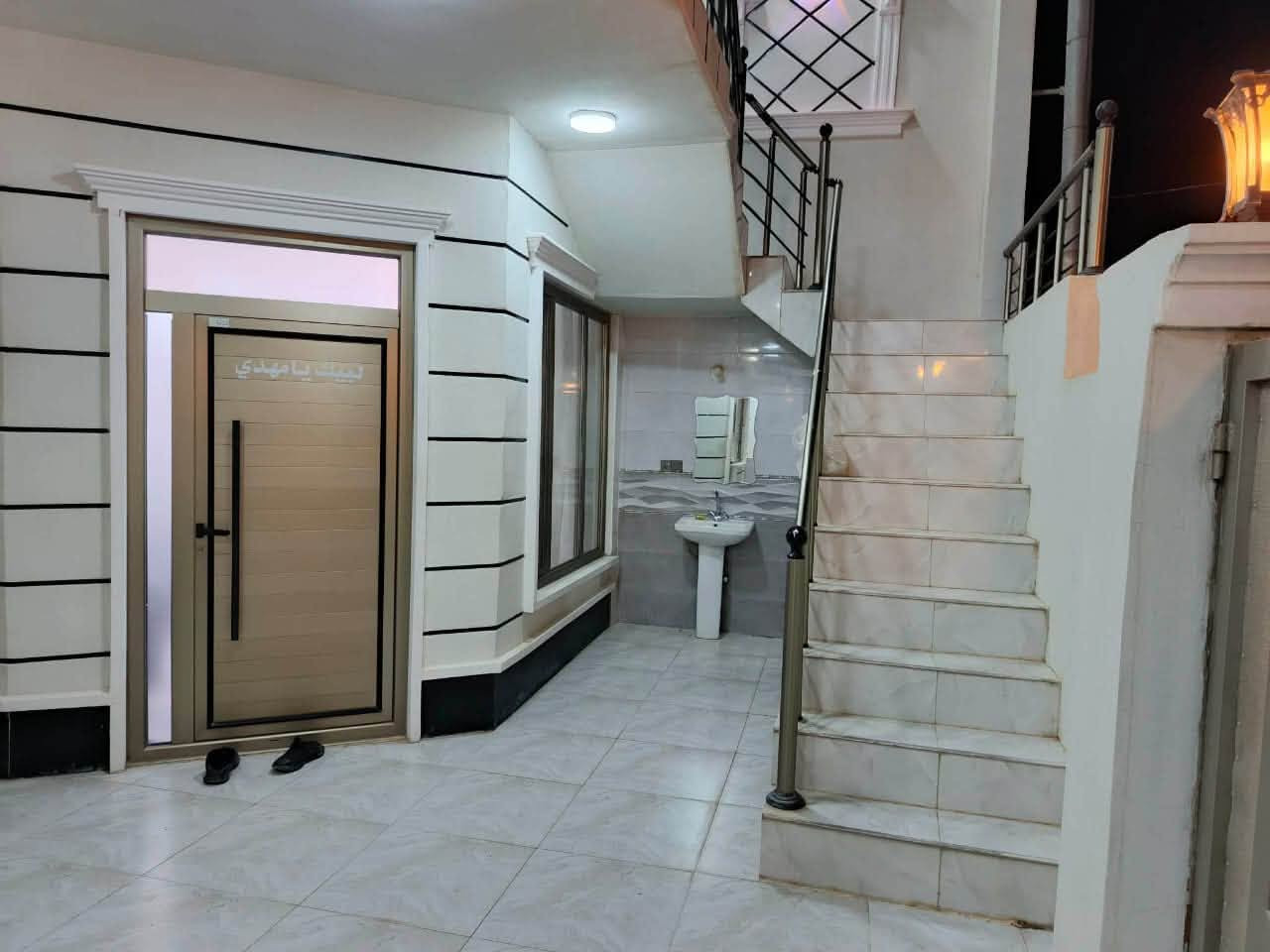سلام عليكم 
 بناء  حديث    بيت للبيع مساحه 150 متر 🏠
طابو سند 25 
فول موصفات قاطين 
نضام دكتات قاط اول ولثاني 
مغربي قاط اول ولثاني 
سيراميك العنوان خانقين داره كناره قرب اسواق كلات***********
***********

