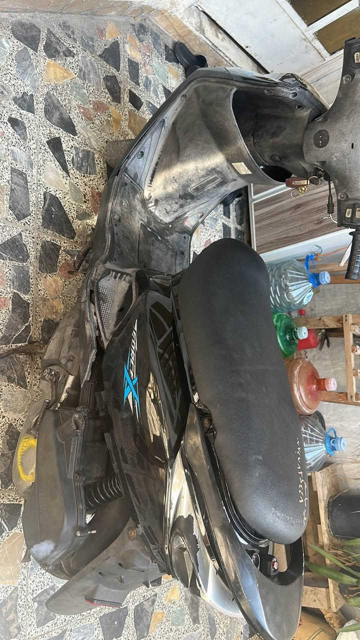 دراجة بريز للبيع مكاني بغداد حي اور
الدراجة عليها مكينة تشك التبليط شك وعليها ادامة كلجات قوية قايش كتان اصلي وفايبرات وخرز اصليات والكلجات بلاديات قويات وزينات حيل،كابريتر بلادي ودشبول بلادي بس الكفرات تجارية

نقصها جاملغ خلفي مكسر ينرادلة تبديل

كفر لايت خلفي 

ودشبولها طافي بس كيج الكيلو متر يشتغل

بريك امامي فج ماكو بس خلفي

الدراجة سبب بيعها اريد كير لان مكان عملي بعيد كلش 

السعر 600 الف وبيها مجال بسيط للشراي
واتساب ***********
