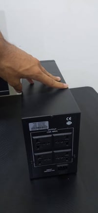 شاشة ٢٧إنش • ١٢٠هرتز • UPS ٣٠٠٠VA