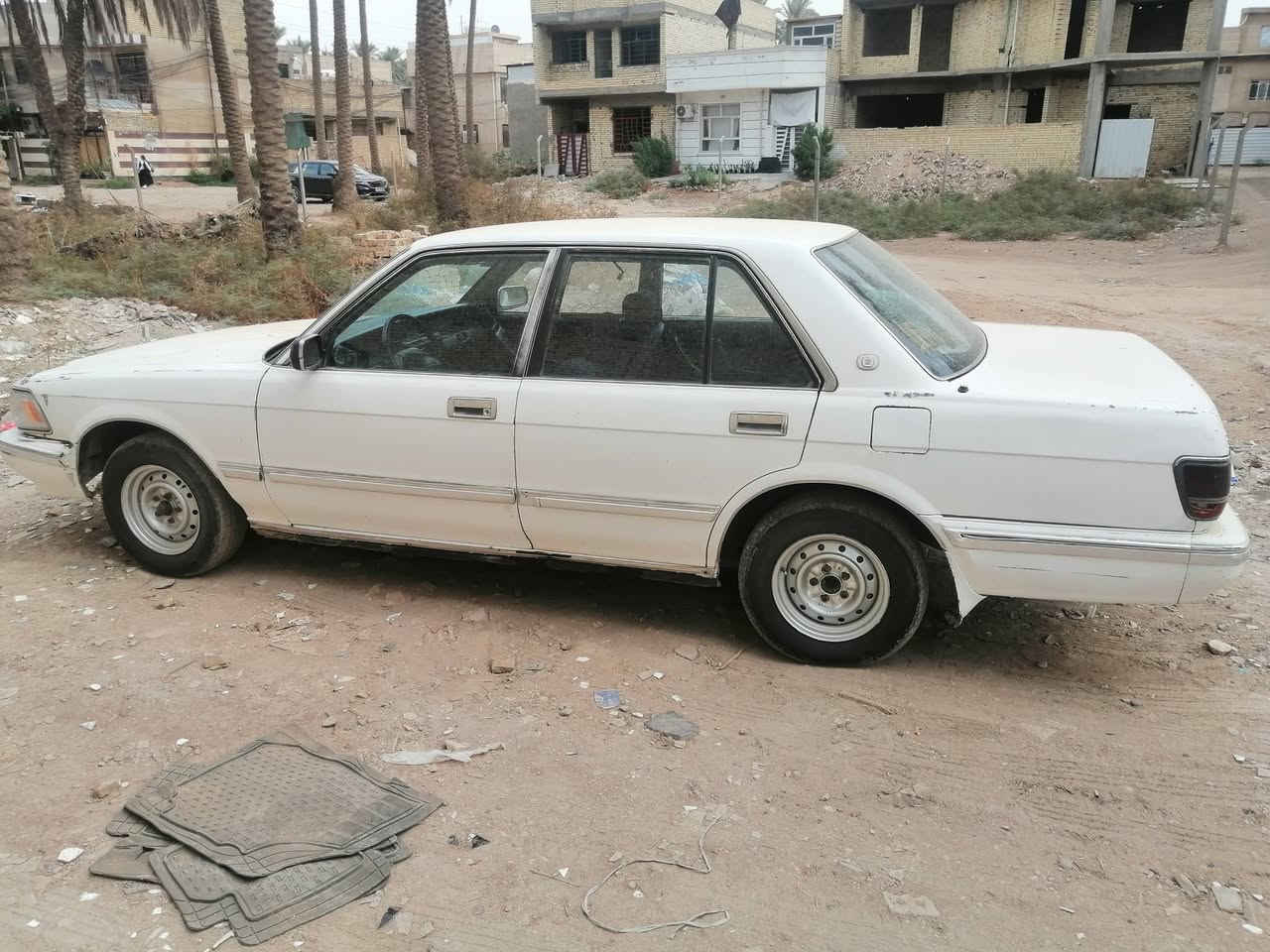 سيدان ١٩٩٠ • بدون صبغ • تبريد ثلج
