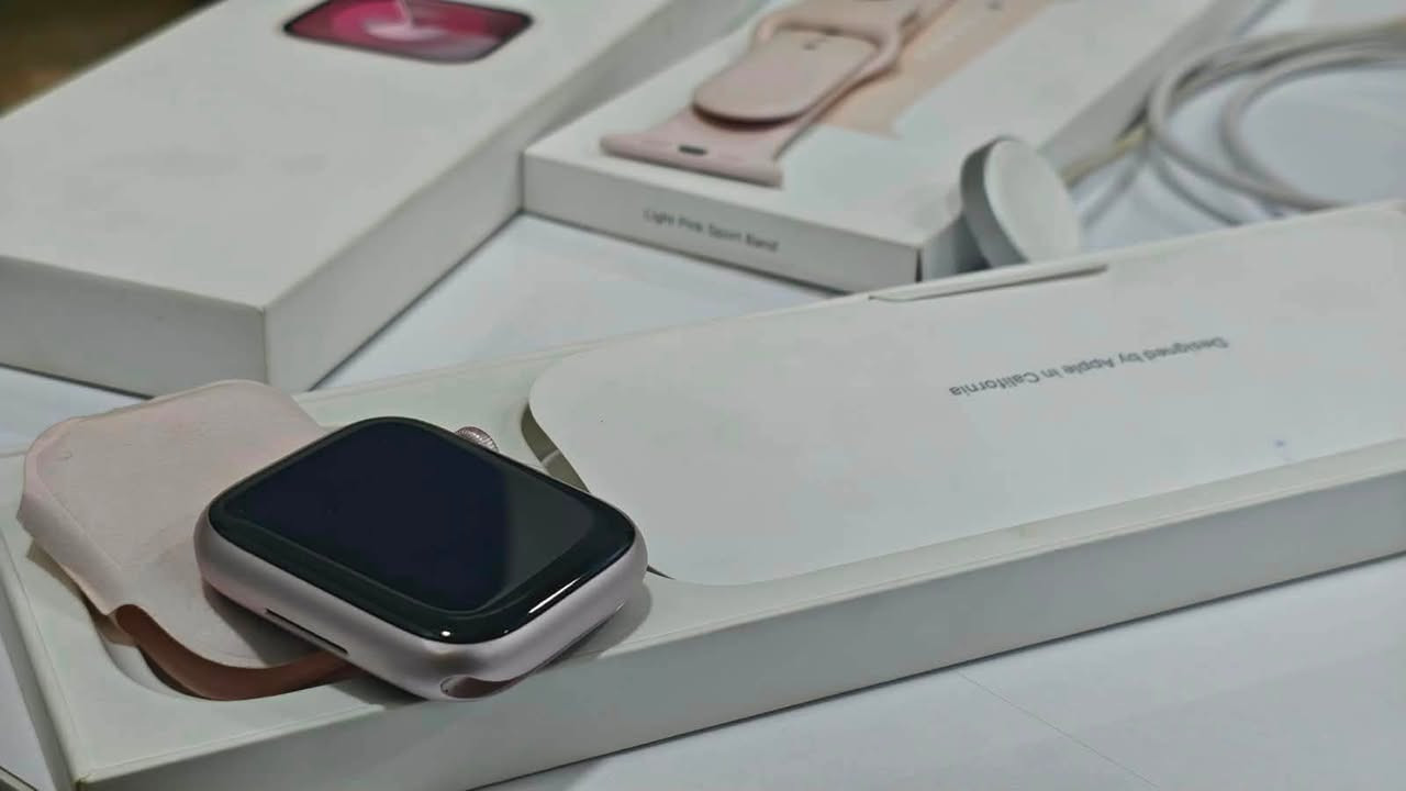 السلام عليكم ..
Apple Watch Series 9 45 mm GPS

ابل واتش جيل تاسع , حجم الشاشه ٤٥ وجي بي اس

الساعه ما شاء الله تلمع مثل ما موضحه بالصور

البطاريه ٩٤٪؜ بلادي ما مبدل بيها شي

الملحقات كامله كارتون وشاحنه وسير وحتى الكتلوگ موجود 

يعني جديده كلش

بيها هذا الفطر بالظهر لا مأثر على حساس ولا شي فقط فطر

الذاكرة : 64 كيكا

السعر : ٢٩٠ الف 

للاستفسار :

***********
