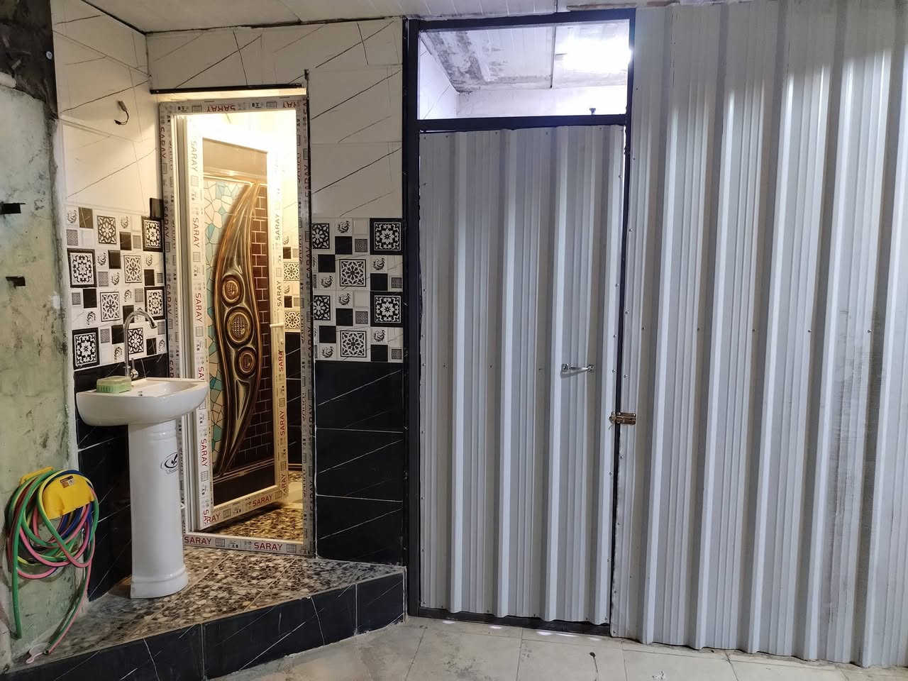 بيت للبيع بغداد ام الكبر والغزلان و كذلك قريب على مدينة الصدر قطاع ٦٨ سكن واقع حال مساحة ( ١٥٤) متر خدمات متوفرة بيت نضيف بيه غرف نوم عدد ٢ وستقبال وحولي ومطبخ وحمام عدد ٢ وكراج وترك ومنور للاستفسار الاتصال على الرقم ***********
