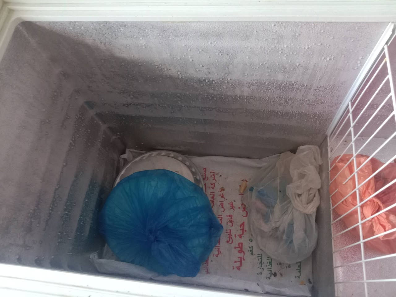 سلام عليكم 
مجمده للبيع حجم كبير نضيفه كلش زرف واحد ما بيها شغاله و تجمد السعر 175 و بيها مجال عنوان كركوك تسعين قرب شارع المطار رقم ***********
