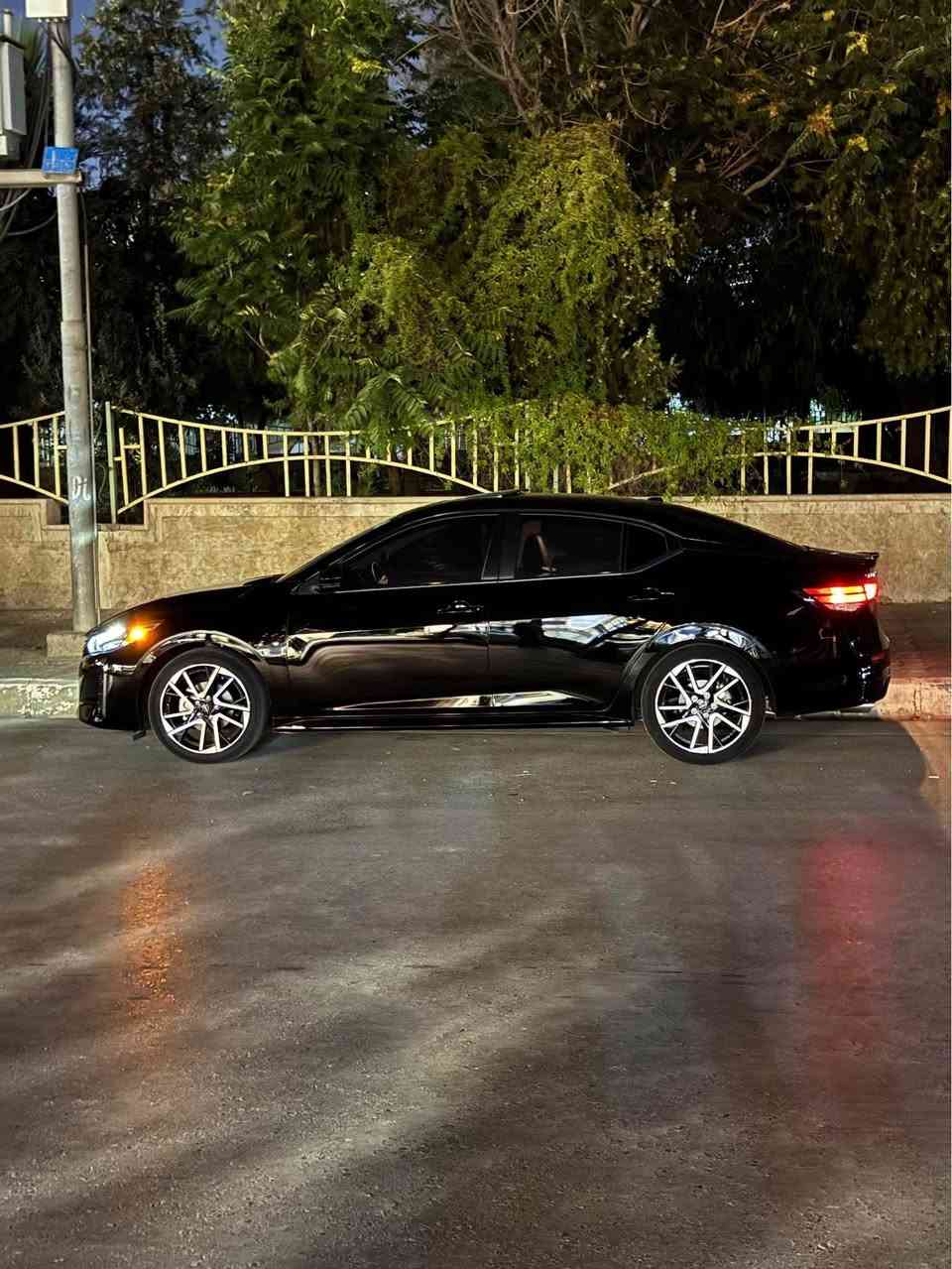 نیسان سێنتڕا 2025 sr plu ڕەشی قەترانی قەپات قەپات مواسەفات لەوەیی زیاتری نیە سەیارەکە 6 هەزار ڕۆیشتیە بێ سبوغە دەرکەیی پشتەوەیی بیلادی گۆڕایە بە ڕەنگی شەریکە سە هیلالی تایەیی بستەک پیدی ئاڕە ناو دەرکەکەیی کەمەک سبوغە پێشو پشت کەپسە سەیارەکە زۆر زۆر جوانە زۆر خاوێنە 2 مانگی ڕەقەم کاتی مایە //***********// أربيل, العراق

