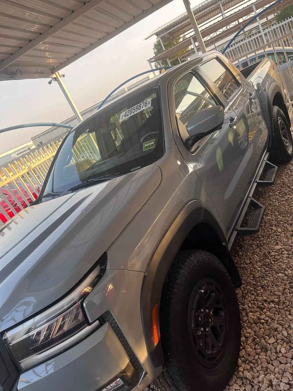 نيسان فرونتير PRO-4X موديل 2025، لون رمادي اسمنتي مميز (Nardo Grey). السيارة بحالة الوكالة وجاهزة لأي تحدي! 💪
🚗 أبرز المواصفات:
 فئة PRO-4X الأصلية (دفع رباعي قوي، نظام تعليق مخصص). السياره كفاله عامه
 شكل هجومي ورياضي بلمسات باللون الأحمر.
 دعامات جانبية (Side Steps).
 إطارات وكالة بحالة ممتازة.
 رقم لوحة فحص مؤقت 
السيارة موجودة في الحلة للمعاينه والفحص.
لا تفوت الفرصة، سيارة مميزة بمعنى الكلمة.
📞 للتواصل والاستفسار: ***********3

نص مكتوب في الصور:
- 42059876