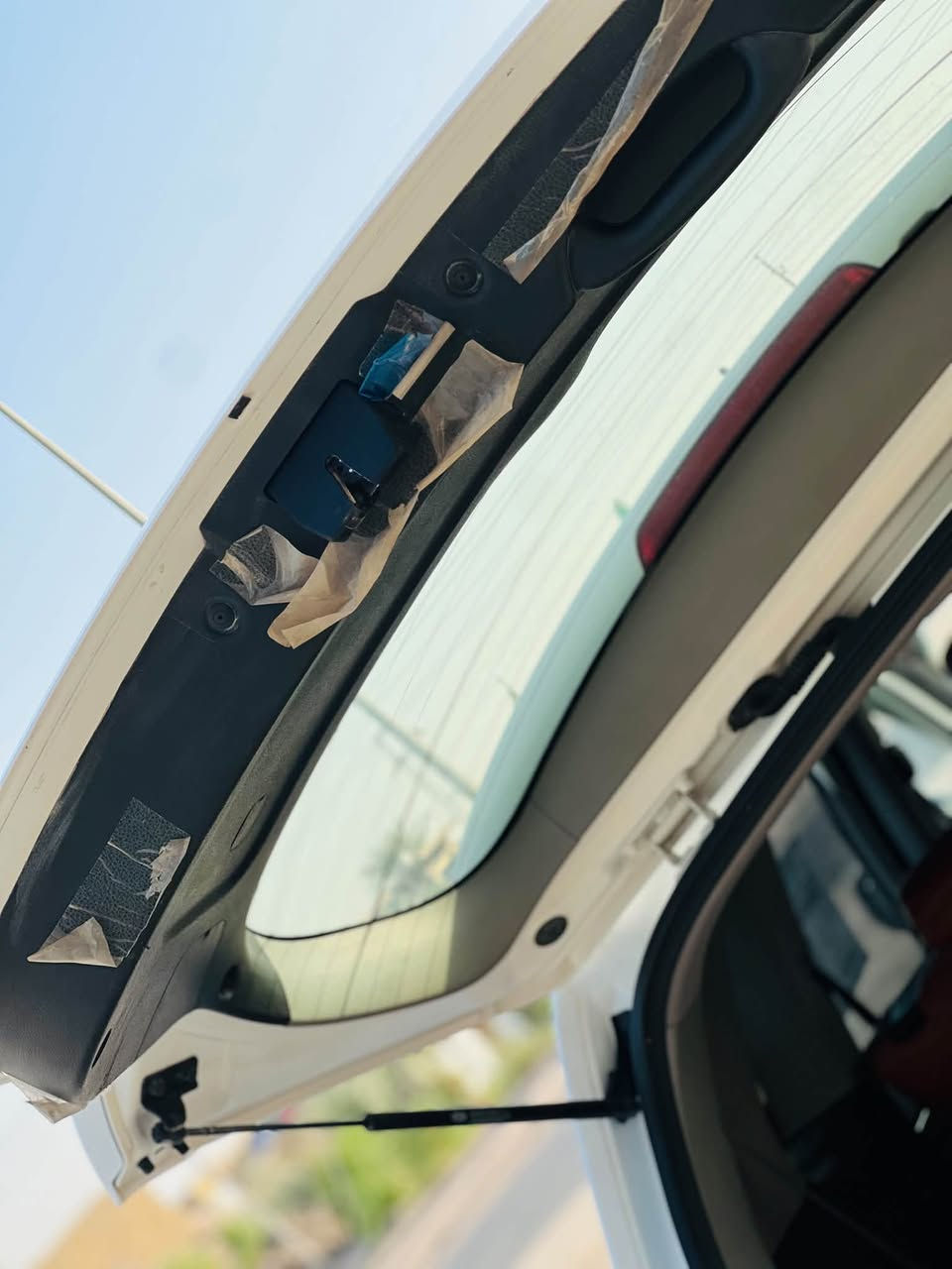 السلام عليكم سورنتو 2015 كويتي 
فول مواصفات عدا البنورما 
مكفوله  وجاهزه من كلشي 
مكينه 6 فور ويل  AWD 
بصمه 2
7راكب
حساسات اماميه وخلفيه 
كامره خلفيه 
ماشيه168
لدات امامي خلفي 
مثبث سرعه 
اشاير بالمري زراك لايت 
وبعد بيها هواي مواصفات 
مكان السياره/ الديوانيه
للأستفسار ***********
