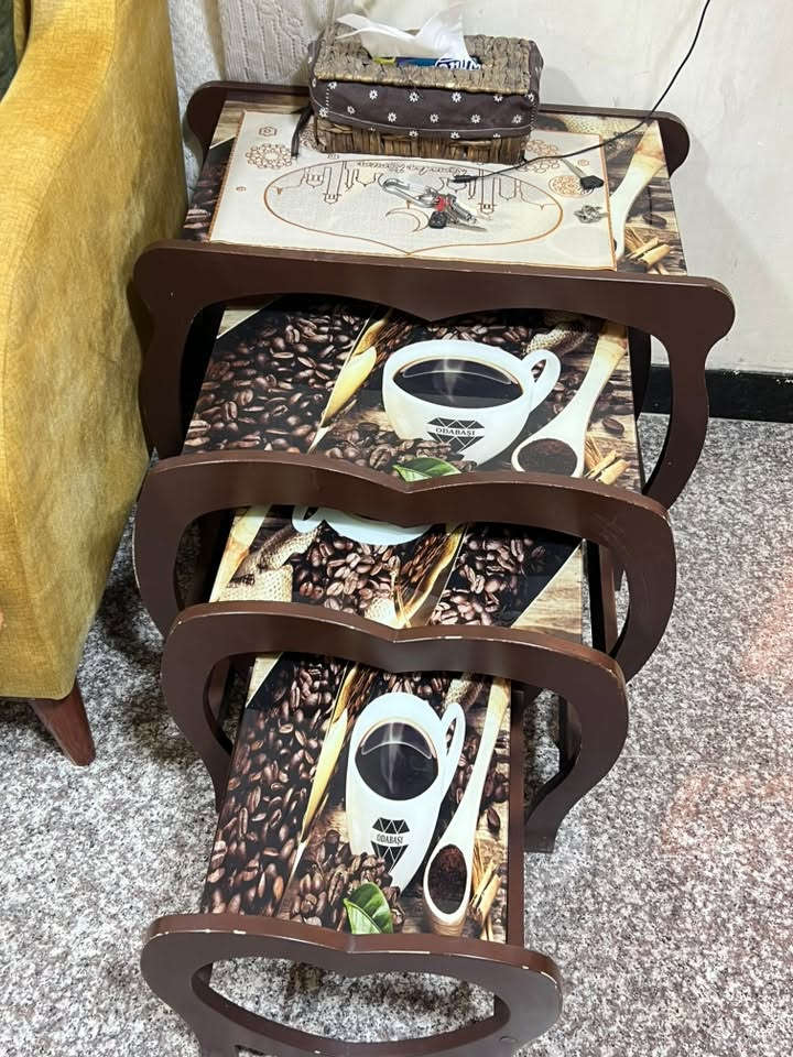 الطبله الوسطيه خشب زان اخذته ب250 ابيعه 100 والطبلات ب30 نضيفات مكاني بغداد الاعظميه ***********
