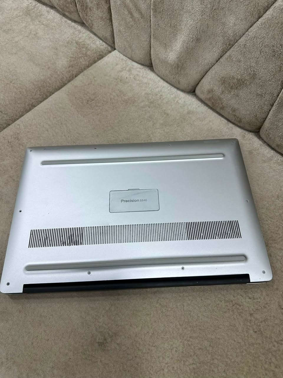 لابتوب للبيع
المواصفات
Full HD
dell precision 5540 :الموديل
المعالج والجيل: انتل كور HQi7 الجيل التاسع
كارت الشاشة: كارت شاشة خارجي 4GB NVIDIA
الذاكرة العشوائية: 32GB DDR 4+ كارت شاشه انتل داخلي 4GB
512 GB SSD :الذاكرة
حجم الشاشة: 15.6 دقة الشاشة 4k
النظافة : 95%
البصرة /الزبير 
واتساب ***********
