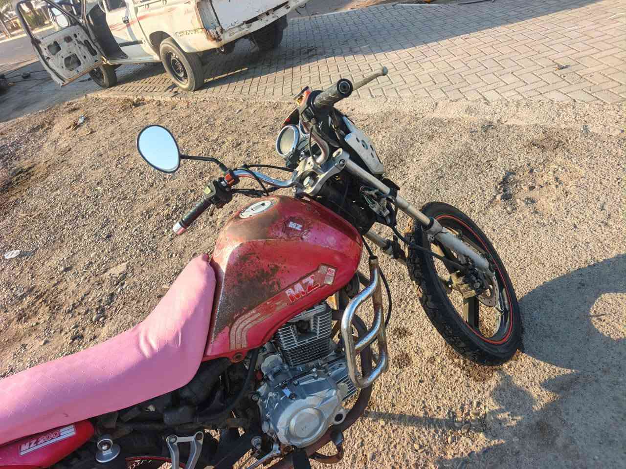 السلام عليكم يوجد موطور امزت للبيع 218 محرك 200 ***********

