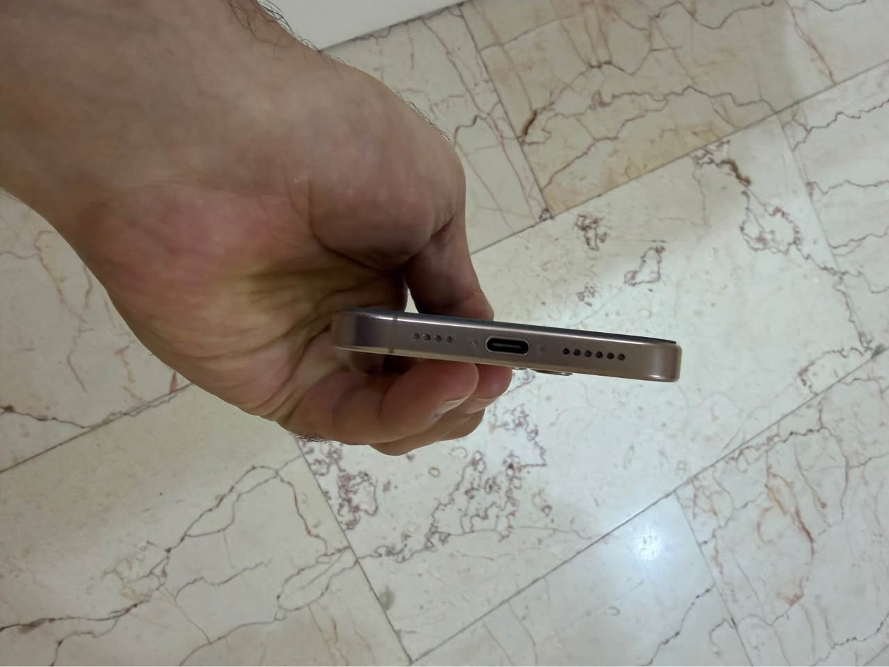 .

ايفون 16 برو ماكس

ذاكره 256 بطاريه 94

دبل شريحه ZA يعني شريحتين

جهاز جديد

سعر 1325 بي مجال بسيط

مكاني ناصريه مركز

رقمي للشراي *********** ناصرية, ذي قار
