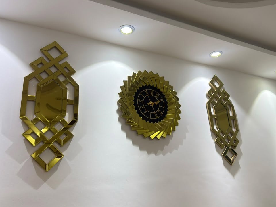 سلام عليكم
بيع الطبلات اني ماحذتهم ب400 واريدهم ب300 والجداريات ماخذتهم ب200 واريدهم ب150 وبيهن مجال 
للتواصل 
***********
