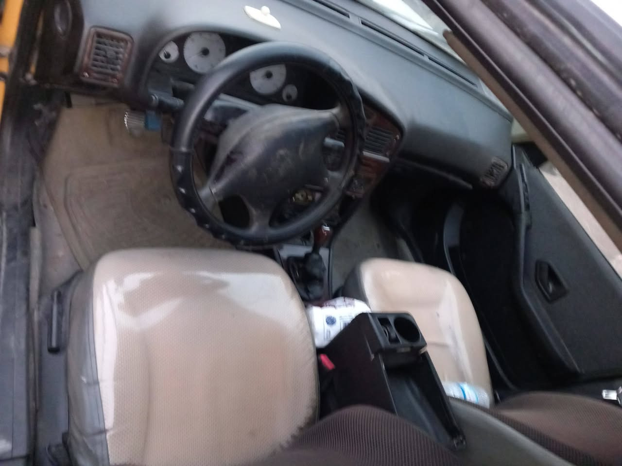 بيجو بارص موديل 2015 سيارة كير مكينه مكفولات بيه صبغ شوية بلبنيد ويم الجامعة الخلفيه مكفوله من الحادث السعر 36$ وبيه مجال للاتصال ***********
