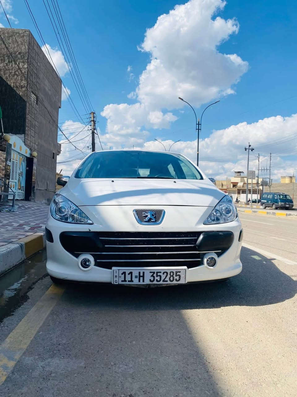 لسلام عليكم 
بيجو 307 موديل 2006 بغداد بأسمي نظيفة جداً محرك 1600 بيها صبغ جاملغ وبنيد مشط سترين جديد تخم تاير جديد حداديه جديده تبريد ثلج  كامله وجاهزه مكانها كربلاء/طويريج السعر 58 وبيها مجال 
للاستفسار ***********
