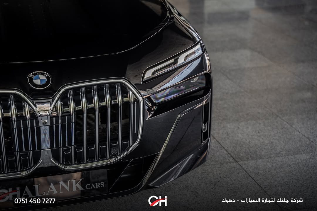 ⁨	BMW 740i

السنة: 2025
الممشى: 38,000 ميل
الحالة: USA Clean
التجهيز: Full Option
الموقع: دهوك

المحرك ونظام الدفع:

* محرك 6 سلندر خطي 3.0 لتر TwinPower Turbo
* القوة: 375 حصان
* العزم: 540 نيوتن متر
* ناقل حركة أوتوماتيك 8 سرعات
* نظام دفع RWD
* تسارع 0–100 كم/س: حوالي 5.0 ثوانٍ

المواصفات:

* فئة 740i Full Option
* BMW Curved Display
* شاشة خلفية BMW Theatre Screen
* نظام صوت harman/ kardon
* مقاعد جلد فاخرة
* مقاعد أمامية كهربائية مع ذاكرة
* تدفئة وتبريد المقاعد
* مساج للمقاعد
* فتحة سقف بانوراما
* أبواب Soft Close
* دخول وتشغيل ذكي
* إضاءة داخلية Ambient Lighting
* كاميرات 360°
* حساسات أمامية وخلفية
* Head-Up Display
* نظام قيادة شبه ذاتي
* أنظمة أمان ومساعدة السائق
* مصابيح LED
* جنوط ألمنيوم
* ناظور ليلي

📞 ***********
شركة جلنك وليد صبري – دهوك

#Chalank_cars_duhok⁩

نص مكتوب في الصور:
- *********** CH شركة چلنك لتجارة السيارات - دهوك
- *********** شركة چلنك لتجارة السيارات - دهوك