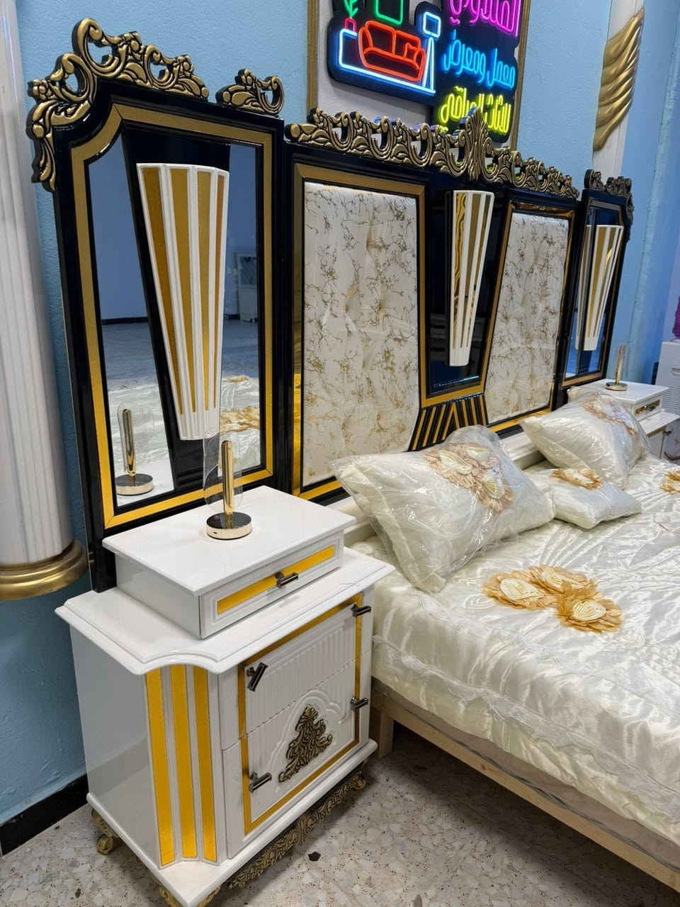 موديل 🪄 الثريا 🪄  ابيض تطعيم باللون الاسود

السعر 3 ملايين  و400  الف  فقط💵

غرفة 6 ابواب ملحق داخلي

تتكون من 9 قطعة

الوجه  12 ملم MDF 

الظهر چرچوبة شد براغي

الداخل صاج طبيعي بلوك بورد قواطع المجرات 

عرض السرير 160العرض في 200 الطول

شازلون اضافي

ارتفاع الكنتور 265 سم

عرض الكنتور 340سم

عرض زاوية الملابس 120سم

يعني الكنتور وزاوية الملابس ضلع كامل 460سم

السعر 3 ملايين و400 الف دينار فقط
معمل ومعرض الفتلاوي للأثاث العراقي

‏العنوان محافظة بغداد / بغداد الجديده خلف جامع السامرائي 

الاتصال او الحجز 📞📞***********
‏التوصيل 🚛🚛والشد🧰🧰 مجاني إلى جميع محافظات العراق
