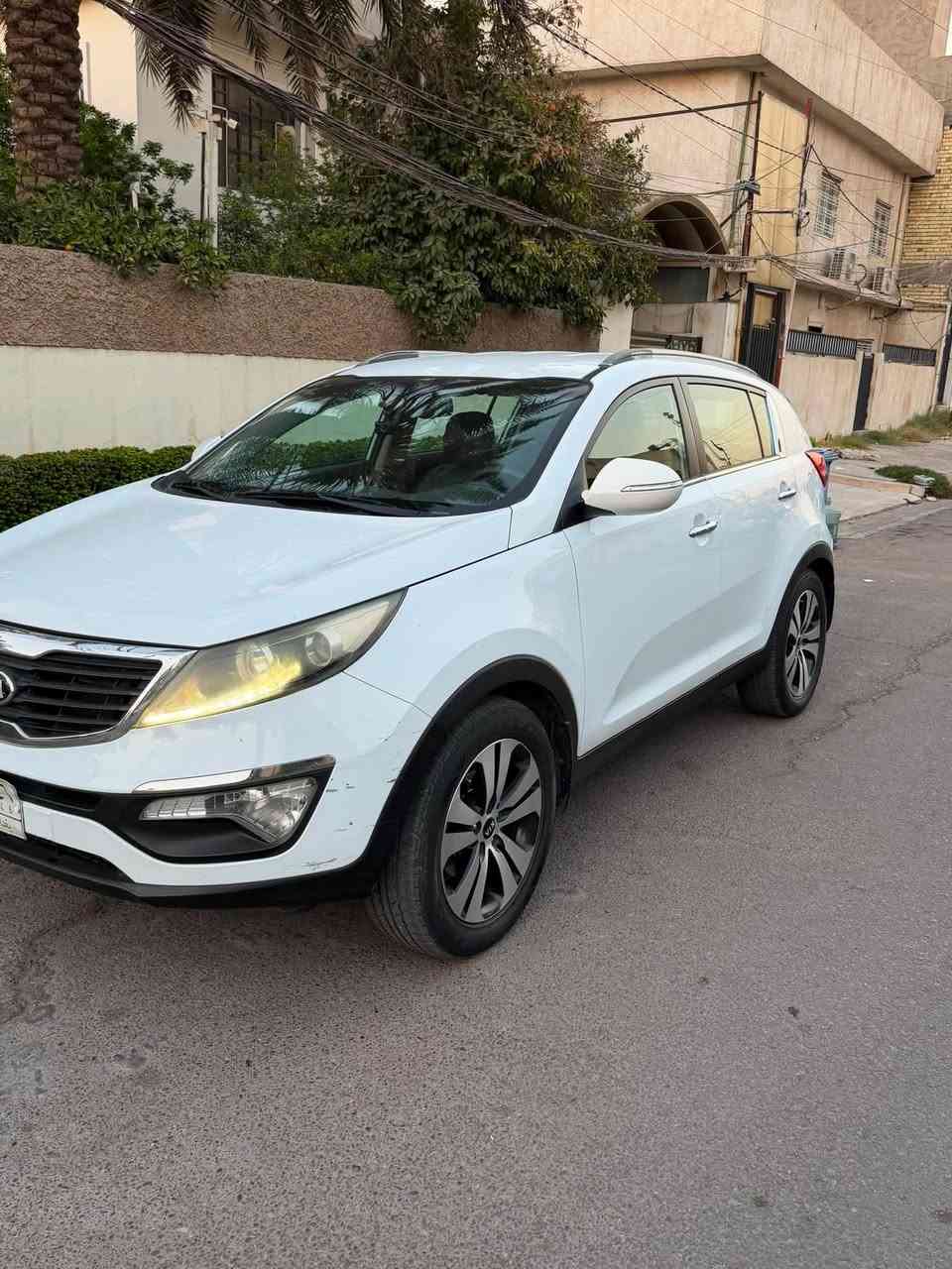 سلام عليكم حبايب سبورتج 20013 لون ابيض خليجي سياره كلش نضيفة كفاله عامة ماعده شويه بيه بارد السيارة باسمي تحويل ثاني يوم ماشية 185 تبريد خير من الله تخم تاير جديد رقم سيارة بغداد مكان سياره صليخ ل 600 الاستفار على الرقم الهاتف *********** 

السعر 140 وبيها مجال قليل
