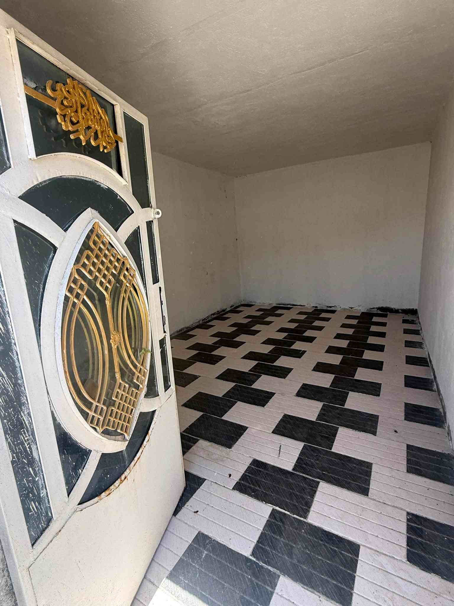 دار للبيع العكر الغربي المساحه130غرف وصاله ومطبخ وديوانيه  خدمات  جاهز للسكن بي وصل تطويب للاستفسار الاتصال***********

