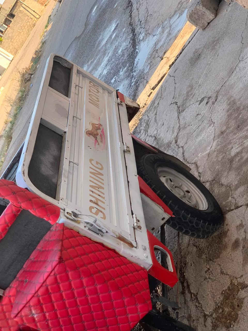 سلام عليكم اخوان ستوته نثيه شاخوان للبيع موديل22 منفيس كامل شاصي ركبه كهربايات دبلات كلها شرط مابهيا كل عيب بودي مغلفه  مابي لا كسر ولا خياس  ستوته عل بالادي اسعر.   مليون 250 بيها مجال  ) مكاني الحويجه داخل حي العسكري  التصال ***********. () متواجد خاص 24ساعه
