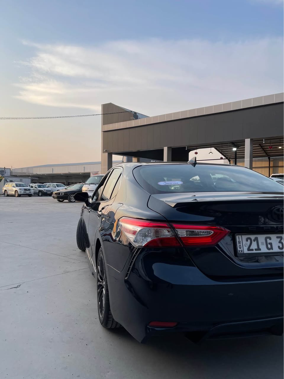 یۆتا کامری ٢٠٢٠ (Toyota Camry 2020 SE)
 مۆدێل: ٢٠٢٠
 مواسەفات: SE
 بۆیاخ: یەک پارچە و نیو بۆیاخە (بەپێی پشکنینی سۆنەر)
 ئێرباگ: بە شەرت هیچ ئێرباگێکی نەتەقیوە (سەلیم)
 گێر و مەکینە: بە شەرت
 سەنەوی: تازەیە
 ڕۆشتن: ١٢٥ هەزار
 باری گشتی: زۆر خاوێنە و ڕەسمی سۆنەری دانراوە 
 سعر: ١٥٥ وەرەقە (١٥,٥٠٠$)
 ژمارەی پەیوەندی: *********** (ڤایبەر و وەتسئەپی لەسەرە)

4T 1M11AK6LU393760 رەقەمی شانسی 

الإعلان باللغة العربية:
تويوتا كامري ٢٠٢٠ (Toyota Camry 2020 SE)
 الموديل: ٢٠٢٠
 المواصفات: SE
 الصبغ: قطعة ونصف صبغ (حسب تقرير السونار المرفق)
 الإيرباك: بشرط سليمة بالكامل (لم يتفجر أي إيرباگ)
 القير والمحرك: بشرط وشرط الفحص
 السنوية: جديدة
 المسافة المقطوعة: ١٢٥ ألف
 الحالة العامة: سيارة نظيفة جداً
 السعر: ١٥٥ ورقة (١٥,٥٠٠ دولار)
 رقم التواصل: *********** (متوفر فايبر وواتساب) السليمانية, العراق
