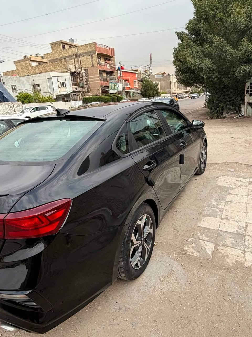 السلام عليكم للبيع كيا فورتي موديل 2021 حادث فقط مبدل بأصلي  مكفوله كفاله عامه من الصبغ ماشيه 25 ميل رقم بغداد باسمي مواصفات نص فول مكان سياره بغداد رقم الهاتف واتساب *********** بغداد, العراق
