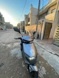 ٦ بطاريات • ٤٠ كم/شحنة • كفرات خلفية متضررة