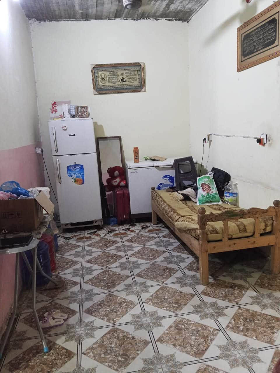 دار للبيع 100متر واجهه 6 نزال 7     سند 25  تحويل ب اسم المشتري شارع تبليط عريض  قريب على المدارس طابقين 
غرفتين صاله مطبخ استقبال صحيات داخليه وخارجيه 
العنوان سبعه نيسان الزراعي  
***********
