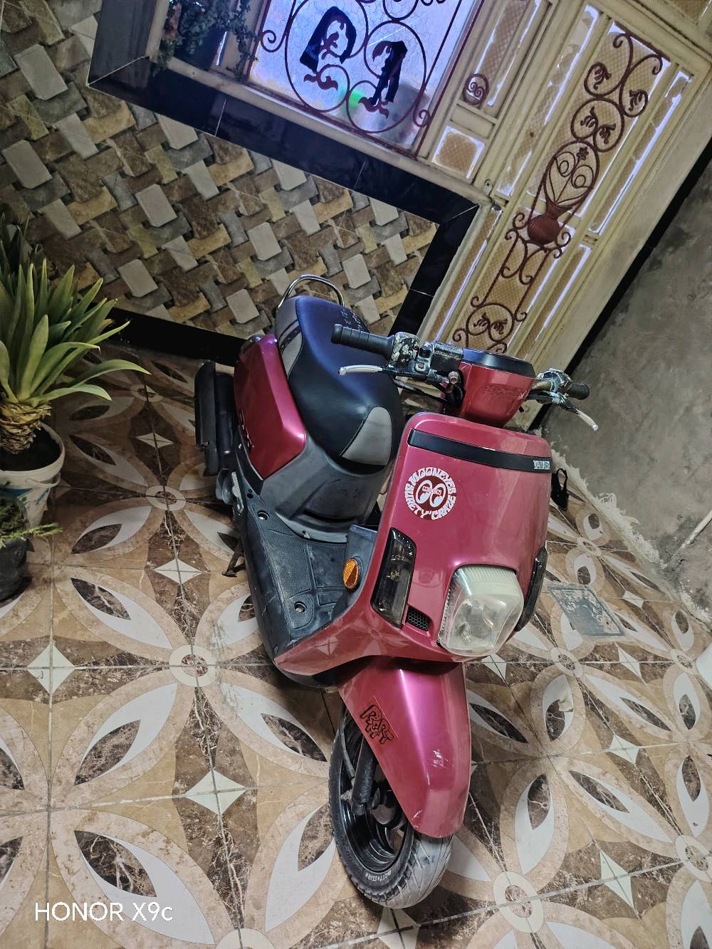 بوليس • موديل١٢ • سلف
