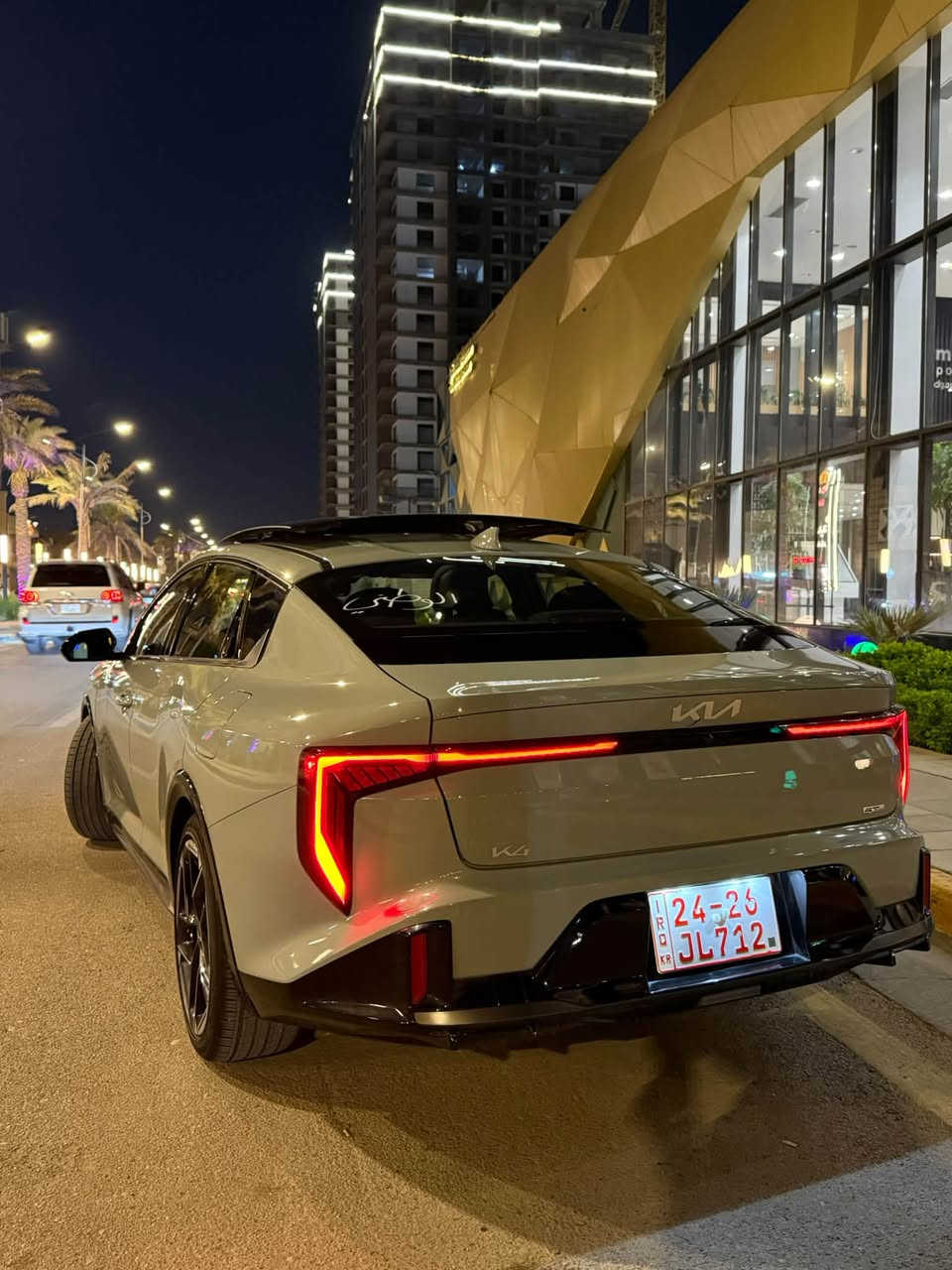 السلام عليكم كي فور جيتي لاين للبيع
🚘 Kia K4 GT-Line 2025 

بدون لغد وبدون شاصي وبدون ايرباك 

*********** 

🔹 اللون: إسمنتي
🔹 المحرك: 2000cc DOHC — 4 سلندر
🔹 الكير : IVT أوتوماتيك
🔹 دفع أمامي FWD
🔹 الممشى: 6,000 ميل فقط
🔹 تترقم شمالي اربيل

✨ المواصفات:
🔸 كشنات جلد+ قماش
🔸 تدفئة الكشنات الأمامية 🔥
🔸 مقاعد كهربائية
🔸 شاشة كبيرة 12.3 إنش متصلة
🔸 Apple CarPlay & Android Auto
🔸 تشغيل بصمة + تشغيل زر
🔸 دخول ذكي
🔸 مثبت سرعة ذكي
🔸 كاميرا خلفية
🔸 حساسات أمامية وخلفية
🔸 أنظمة تحذير ومساعدة بالقيادة
🔸 نظام المحافظة على المسار
🔸 فرامل طوارئ أوتوماتيكية
🔸 جنوط GT-Line قياس 18 إنش
🔸 إضاءة LED
🔸 تصميم GT-Line رياضي
💥 الحادث: جاملخ ودعامية
📌 ملاحظة:
الدعامية أصلية ✅
المازدة أصلية وليست تجارية ✅
للاستفسار عن السعر اتصل على الرقم 

***********
