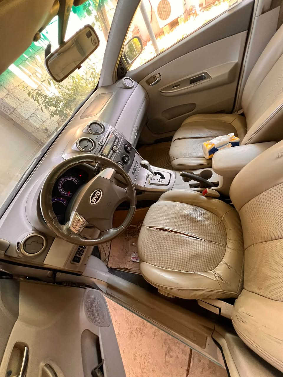 بي وايدي (2013 byd g3) للبيع
كوبون بنزين
سيارة خليجي بدون حادث 
محرك 1.8 بلادي كير بلادي 
موصافاتها فول تبريد تدفئه
كير اوتو - بصمة - دخول ذكي - سلايت روف - حساسات خلفية - كشنات جلد 
بيها باب السكن تعديل جراد خفيف بالكشر
سعرها 45 ورقة وبيها مجال مكاني كركوك
الرقم: ***********
