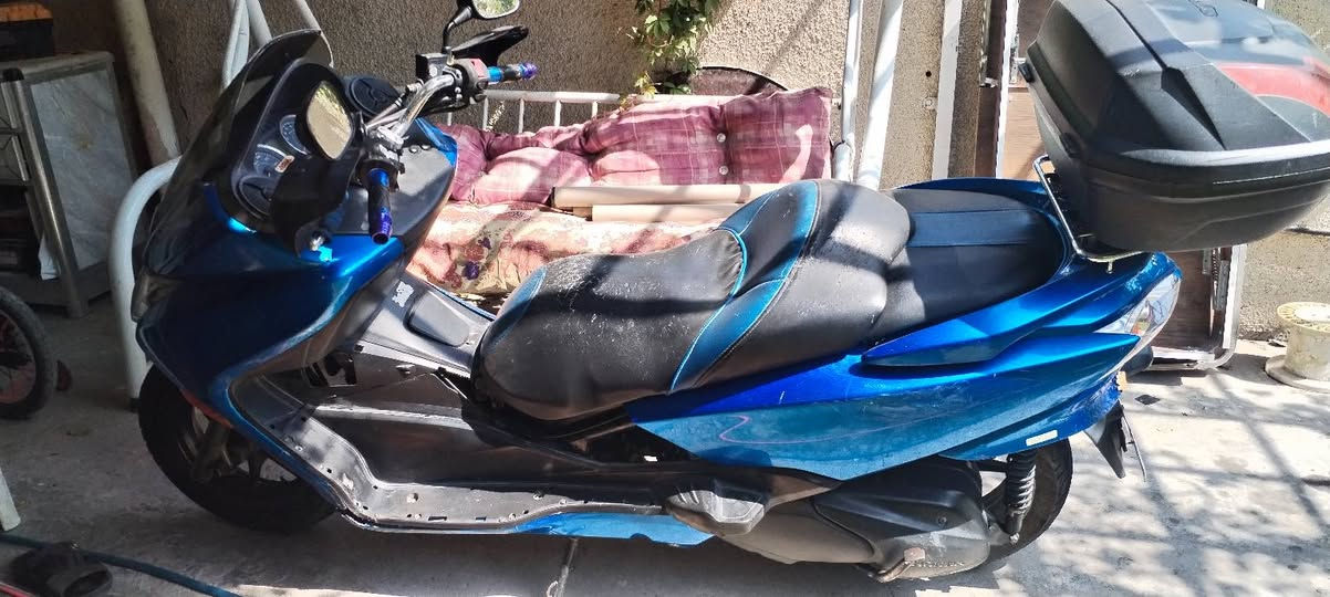 فورزا 010 للبيع S7
مجفته عند مته دراجه خير من الله كفراتها تعبانه رقم انكليزي  بأسمي تحويل ثاني يوم ماشيه 58  الف مكاني عامريه السعر 22  ورقه وبيها مجال بسيط ***********
