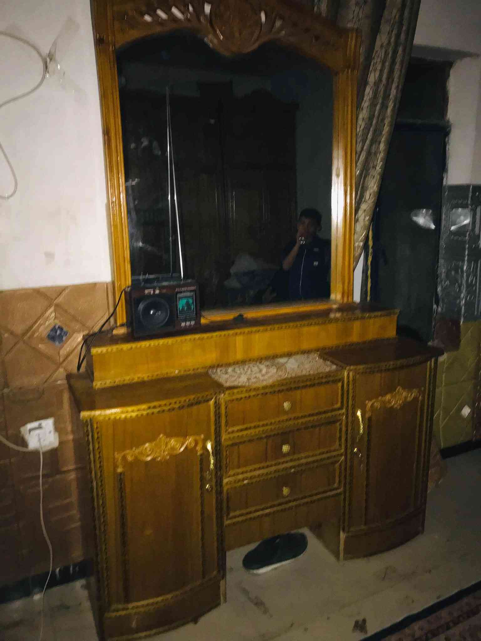 سلام عليكم عندي كنتور ١٢باب جديد كلش ويه زاويه خانتين وبابين  جديد بعته الكلمه صار شهرين من شترينه يسب البيع شويه جبير وتجي وتشوف نضافته ميز تواليت مالته جديد 3خانات ٢بيبان ومرايا سعر 700وبي مجال عنواني بغداد البلديات مقابل نادي الصناعه رقمي
*********** فقط رصيد 
*********** فقط وتساب

