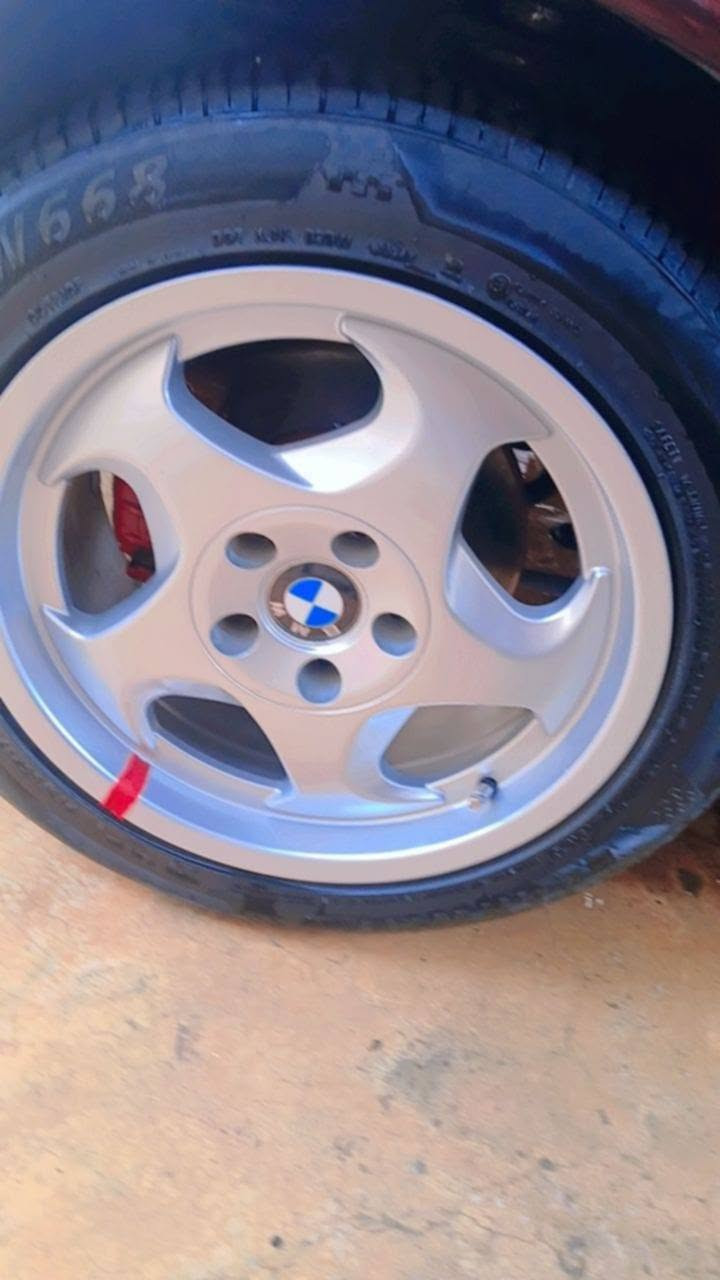 سلام عليكم موجود تايرات ويه الويل تخم كامل BMW حجم17للبيع السعر400وبي مجال للاستفسار***********
