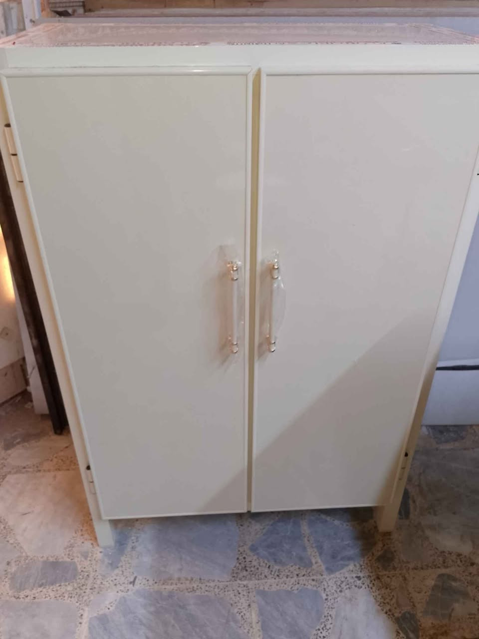جزامه سعر 110 قياس 120*40*80 مقطعه 5 خانات توصيل موجود جميع مناطق البصره حجز وتساب *********** البصرة, العراق
