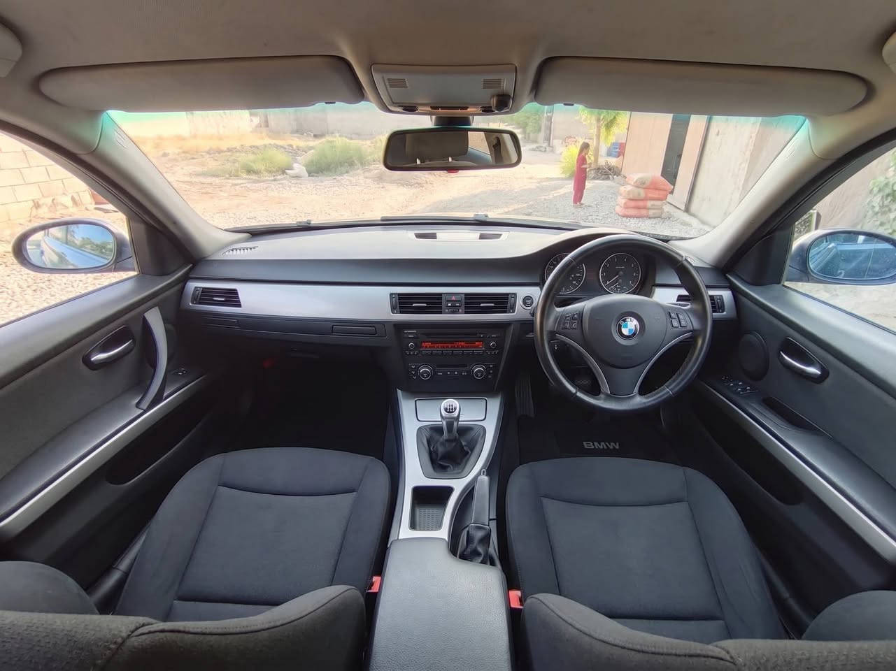 ئەوروپی سوکان عەکس BMW e90 مۆدێل 2005چوارپستۆنی بەنزین  شەش گێر.  بەسمە .  تەبریت کارەبای گێچ هەموی ئیش دەکات .   . بەنزین کەم دەخوات  
ناونیشان کۆیە
بۆ زانیاری زیاتر تێل بکە 
***********واتس ئاپ .ڤایبەر

بۆ زانینی نرخ کۆمێنتێک بکە ڕاستەخۆ دێت بۆت ✅❤️
