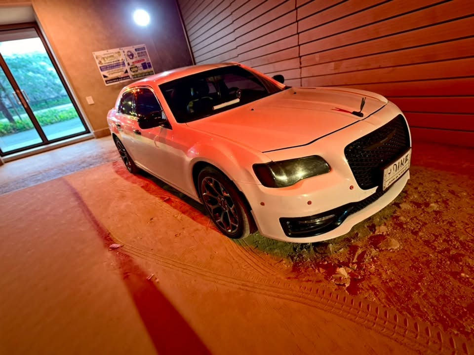 كرايسلر 300 • ٢٠١٣ • بدون لوحات