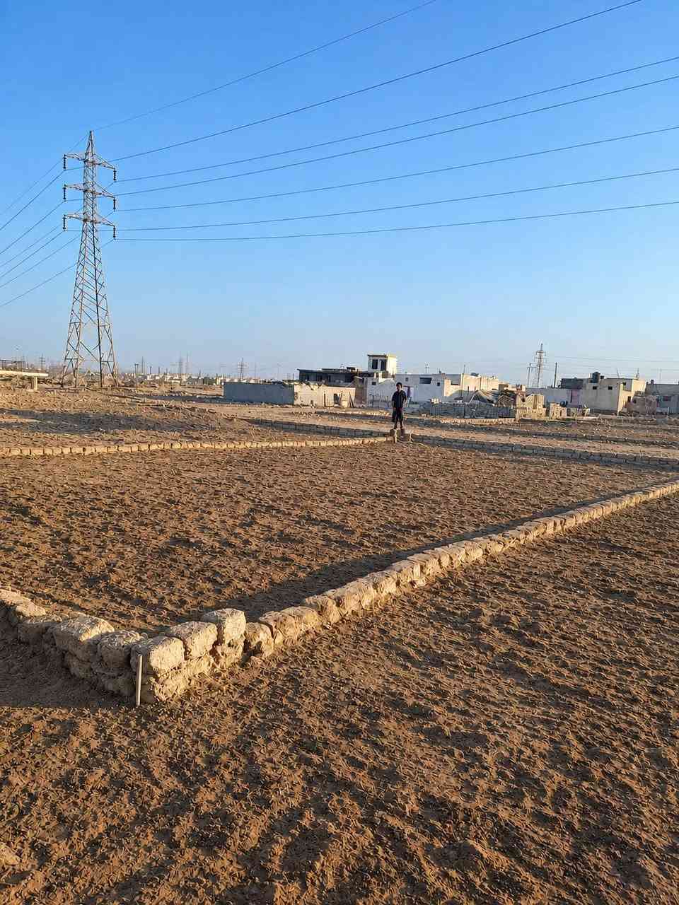 قطعة 200 متر العكر الغربي
وره الملعب مسافه سعرها 4 ملايين

واتساب ***********
