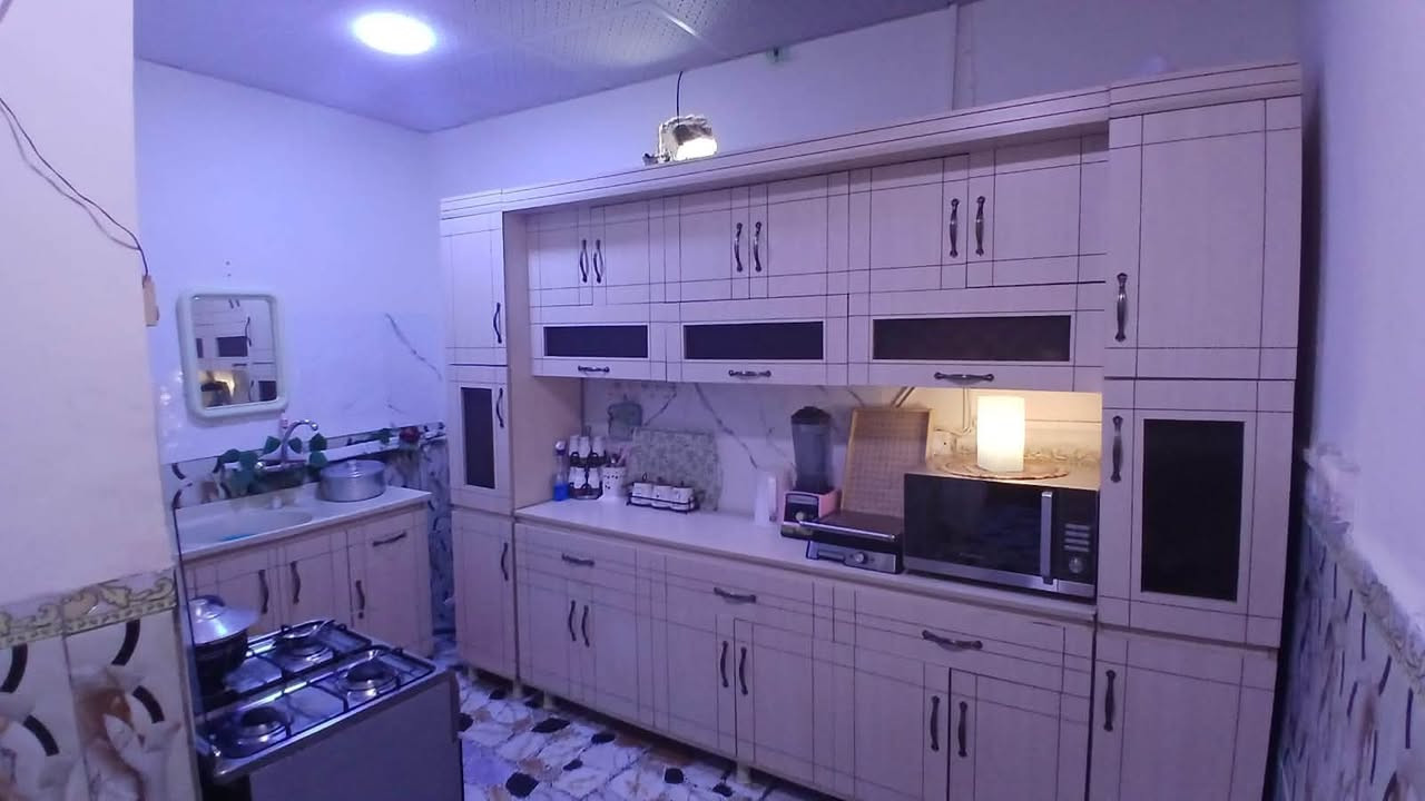 بيت تجاوز في القبله حي شهداءقريب عل أفران النرجس بيت كلش نضيف الصقف عكاده بيت جديد سعر ٢٢ مليون ***********

