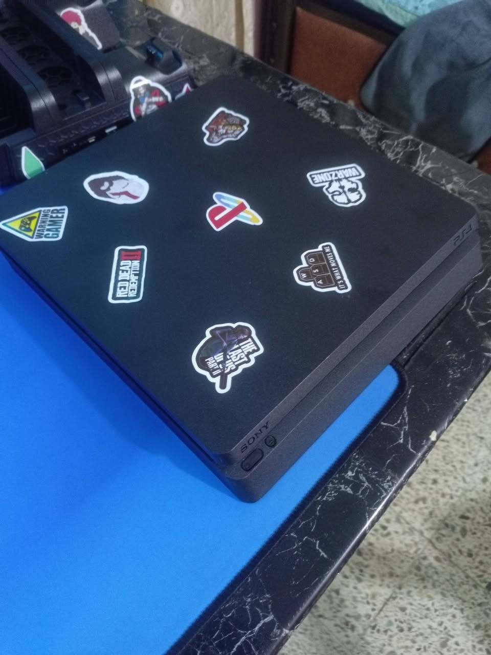 بلي فور سلم ياباني نظام 13.04 للبيع
500 كيكا
كامل ملحقات يدتين كوبي اصلي وكيبل كهرباء وكيبل hdmi 2.0
وقاعده وقرص انشارتد 4 وبيس تحديث كاس العالم داخل الجهاز
نظافه 100%
المكان الرمادي حي الجمهوري  
الرقم واتساب ***********
