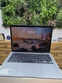 ماك بوك اير M1 • ٢٥٦ جيجا • باتري ٩٤%
