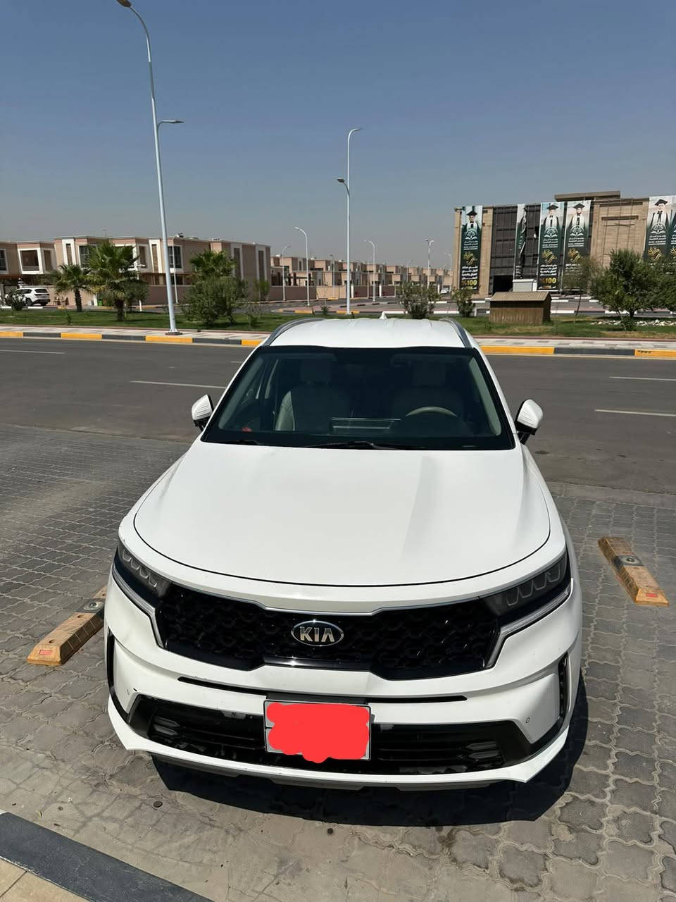 السلام عليكم سياره للبيع في البصره سورنتو السياره كفاله عامه موديل 2021 
موصفات
 جنطه كهربائية
 گير موس
كشنات كهربائية 
السعر 240 ورقه وبيه مجال 
رقم الهاتف***********

