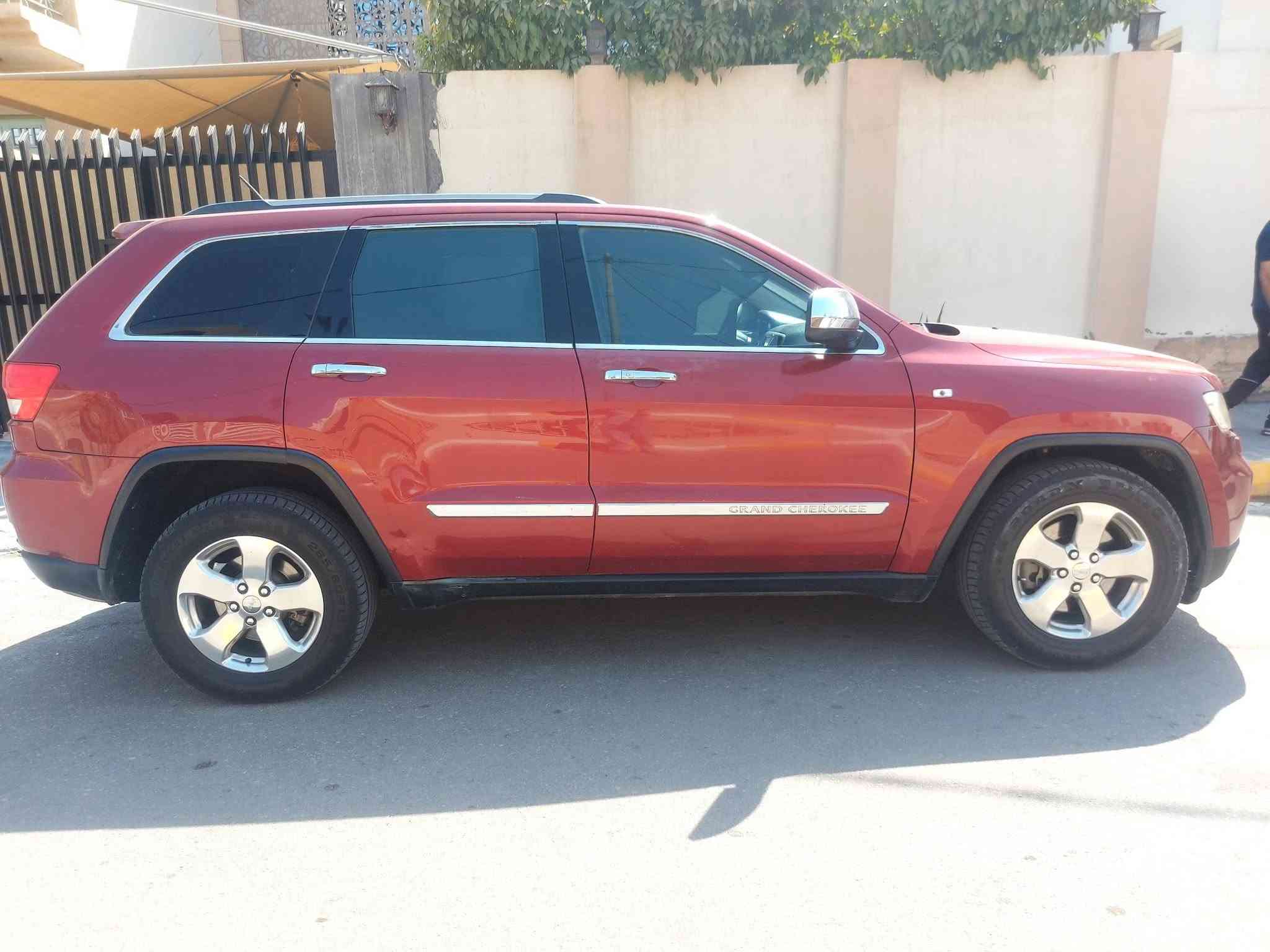 جيب خليجيه 
السعر 154
سونار منشور 
فول مواصفات واحد على واحد 
محرك كير تبريد حداديه كهربائيات مكفولات 
للاستفسار ***********
رقم السياره بغداد شرط تحويل

نص مكتوب في الصور:
- السيارة :2026\7\22 جيب احمر
- ملاحظه : نخلي المسؤوليه لمدة 24 ساعه
- نخلي
- صباغ
- بارد
- تبديل
- كلير
- الجانب العلوي: خدوش ورصعات خفيفه
- الجانب الايسر: صبغ ورصعات وخدوش وفتح في المكان المحدد
- الجانب الايمن/صبغ ومعجون+بارد+رصعات وخدوش وفتح
- الجانب الامامي : رصعات وخدوش وخسفات
- الجانب الخلفي: رصعات وخدوش +طخه في الاسفل بسيطه
- ملاحظه: حاله شاصي سليم
