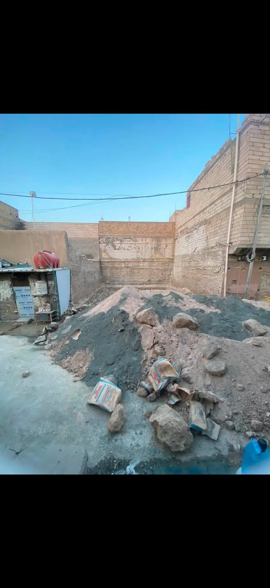 اليوم وبفضل الله تم 
تفليش وهدم بيت بمساحة 100م في الجمهورية وتم نقل الأنقاض وقلع الأرض ونقل الأنقاض ودفنها بالأسمنت والسبيس وحدلها طبقتين للأستفسار ***********  أو  ***********
