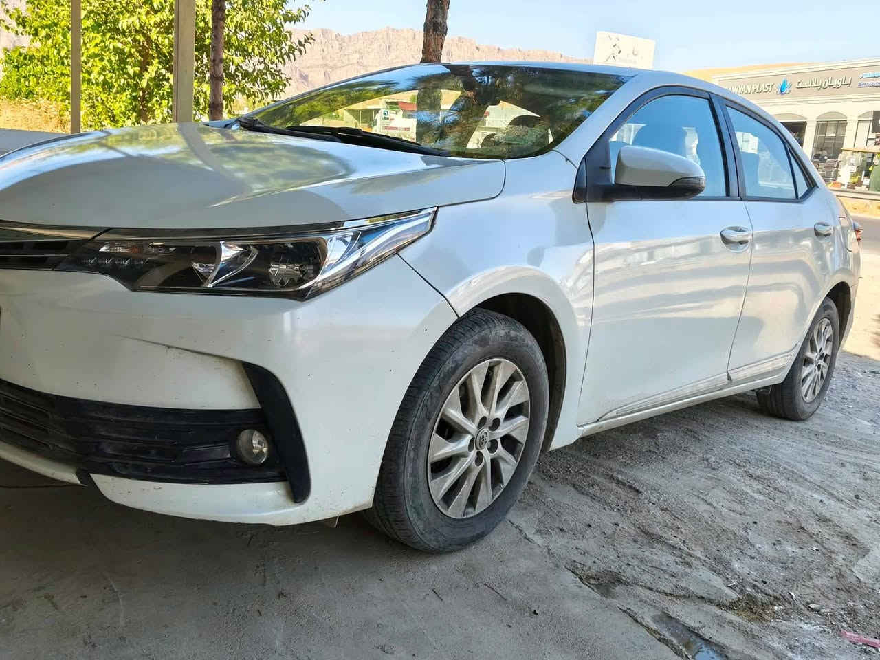 کرۆلا خلیجی ٢٠١٨ مەکینە ٢٠ 
سفر و یەکدەستی جیهان
 XLI ئۆتۆماتیک و عادی
سێ مۆدی لێخوڕین eco,normal,sport
پێنج ویل ،سپێری شەریکە
چوار تایەی نوێی لە ژێرە 
تەحدید سورعە و سوکان بەصمە و دژە خلیسکان
سەنەوی نوێ تا ١٠ـ ٢٠٢٨
 دەرگای پشت سایەق و بۆنید گۆڕاو 
ئێرباگ گۆڕاو بە شەریکە
گێڕ و مەکینە و شاصی نەگرتوو
١٦٠٠٠٠ کم سەدو شەست کم ڕۆشتوو
*********** 
وەتس ئاپ شقلاوة, أربيل
