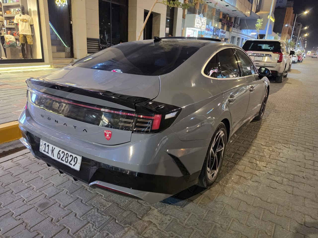 السلام عليكم للبيع هونداي سوناتا موديل 2025 كامل مواصفات بنوراما داخل ابيض محرك 2500  ماشيه 33الف حادث خلفي بدون ايرباك رقم بغداد معوقين السعر 157 للستفسار الاتصال ***********
