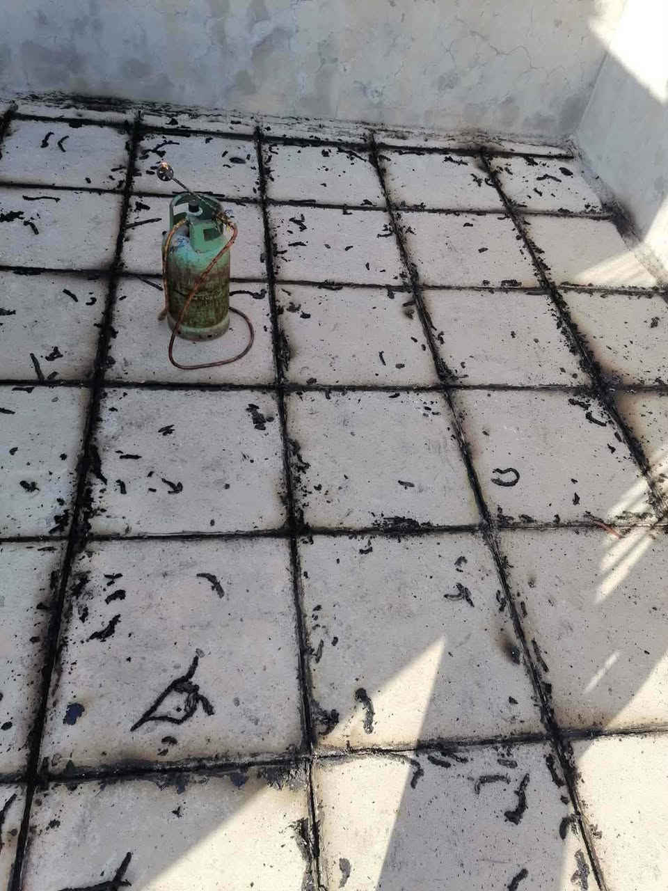 بسم الله الرحمن الرحيم .
نبدا بموسم جديد  عله بركه الله 🔑المصداقية بالعمل والاخلاص والصدق والامانة
حافظ علئ بيتك من الرطوبه وسقوط الامطار. شغل ماستك درجه اولئ
قلع قديم وضرب ماستك جديد 
لاستفسار
***********

