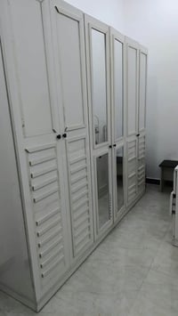 التواصل خاص او ع رقم 07765745147 غرفه شبابيه سريرين منفصل بيها ضرر بسي...
