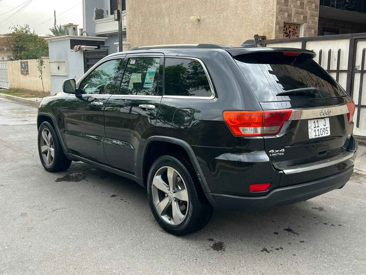 سلام عليكم
جيب امريكي فول مواصفات 1/ 1بدون حادث 
بيه صبغ ٣ قطع ولباقي مكفول ارباك شواصي مكفول
محرك 6سلندر 3600 صدر جديد تخم تاير 
رقم بغداد دولي بسمي سعر ١٢٥مكان سياره بغداد
 ‭***********‬
